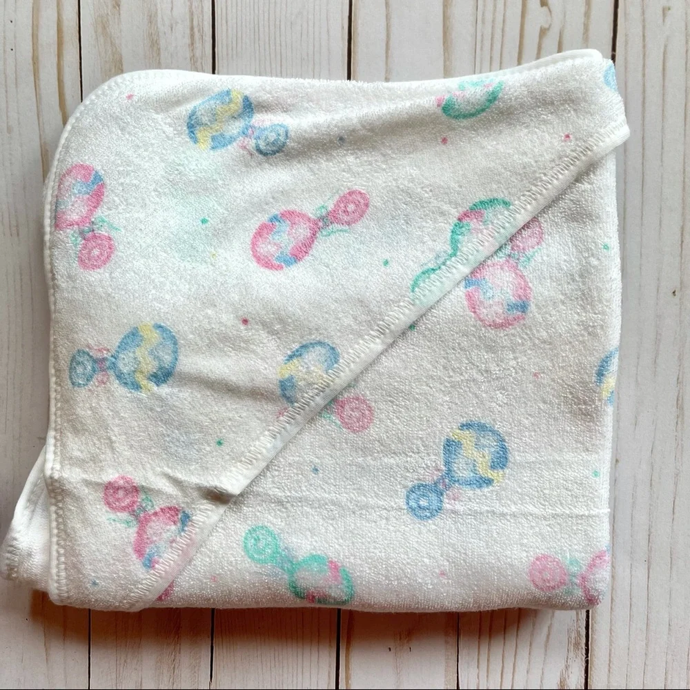 VTG Hooded Bath Towel, Made USA, white w/ Baby Rattles, Carter’s, Terrycloth